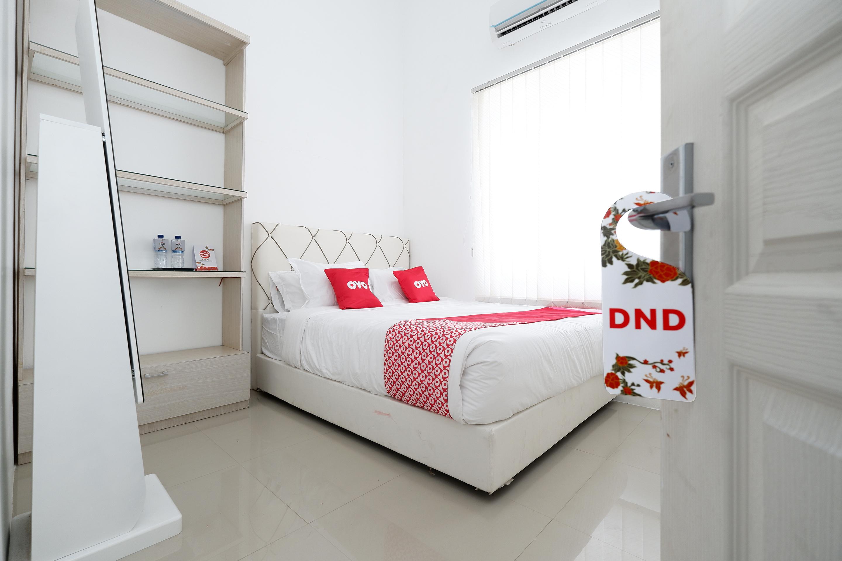 Griya Rw Family Guest House Redpartner Surakarta  Exterior photo