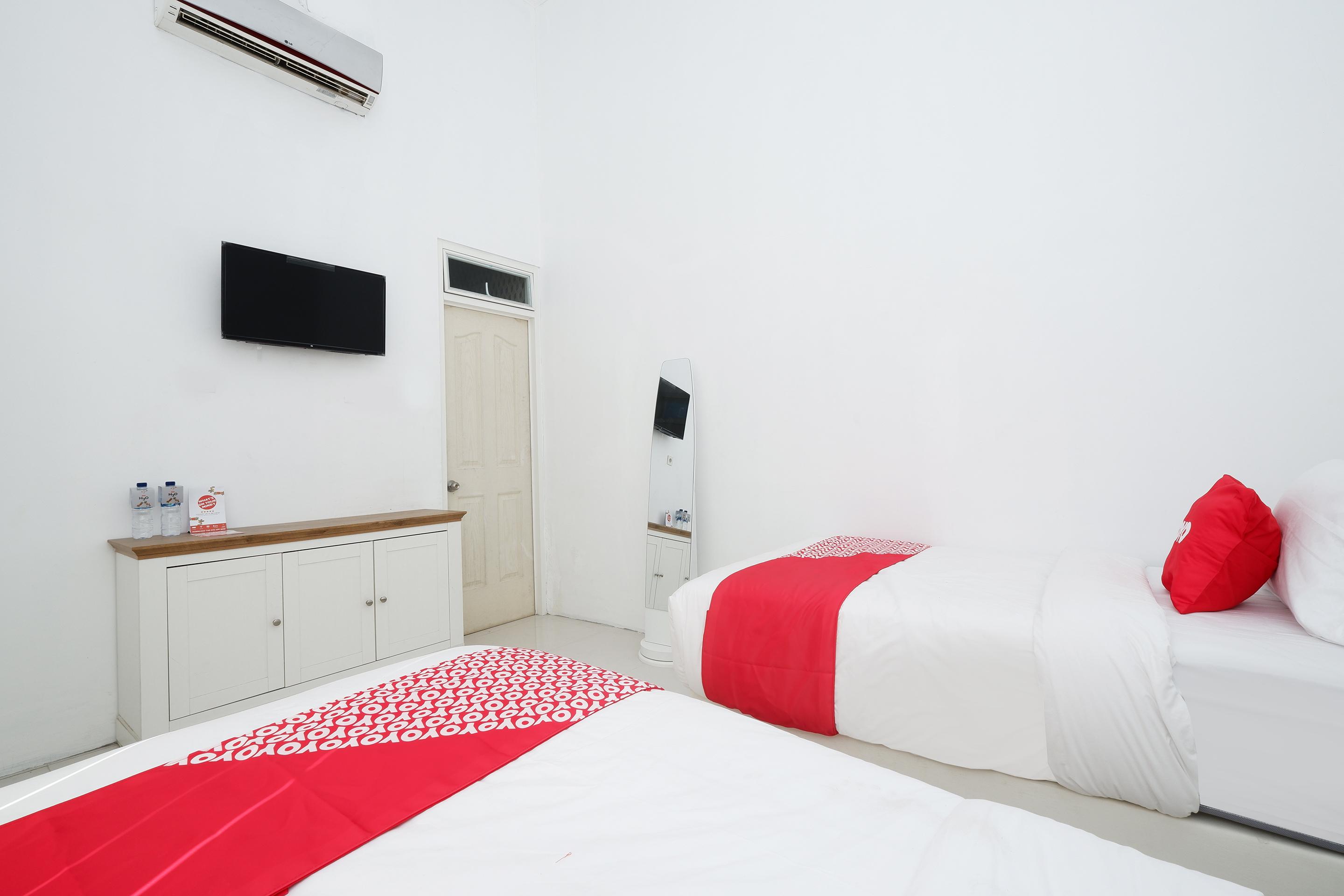 Griya Rw Family Guest House Redpartner Surakarta  Exterior photo