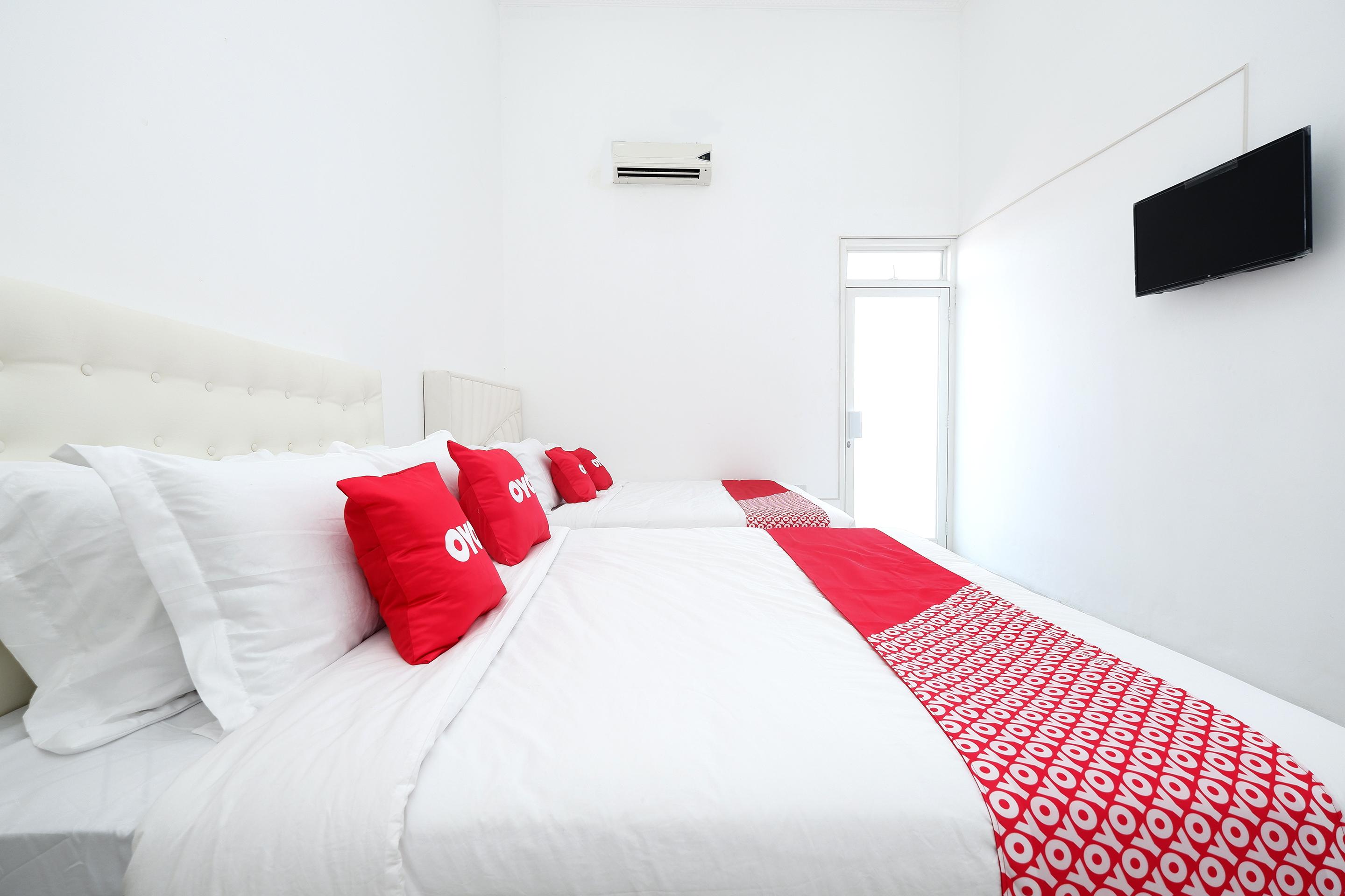 Griya Rw Family Guest House Redpartner Surakarta  Exterior photo