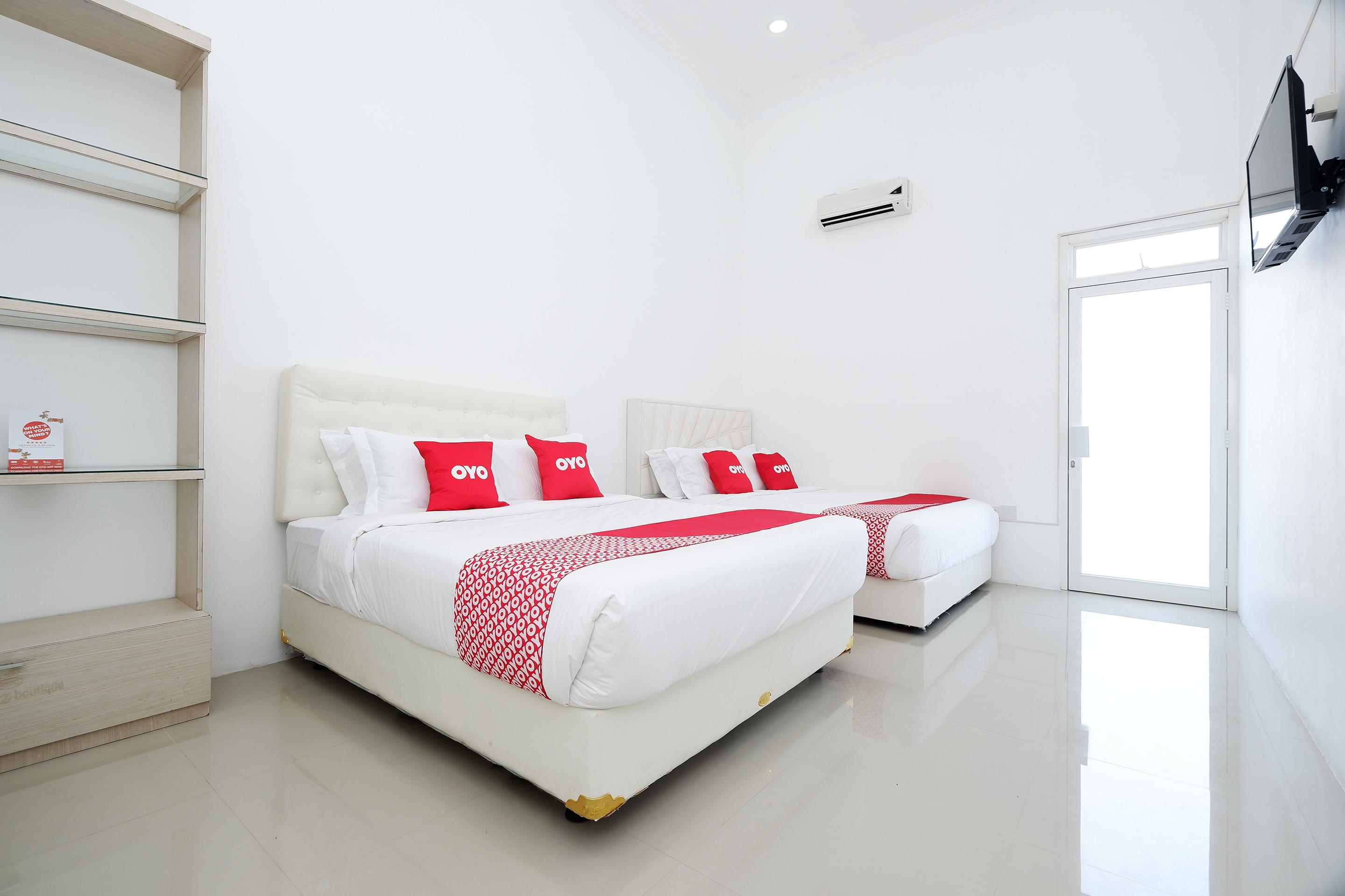 Griya Rw Family Guest House Redpartner Surakarta  Exterior photo