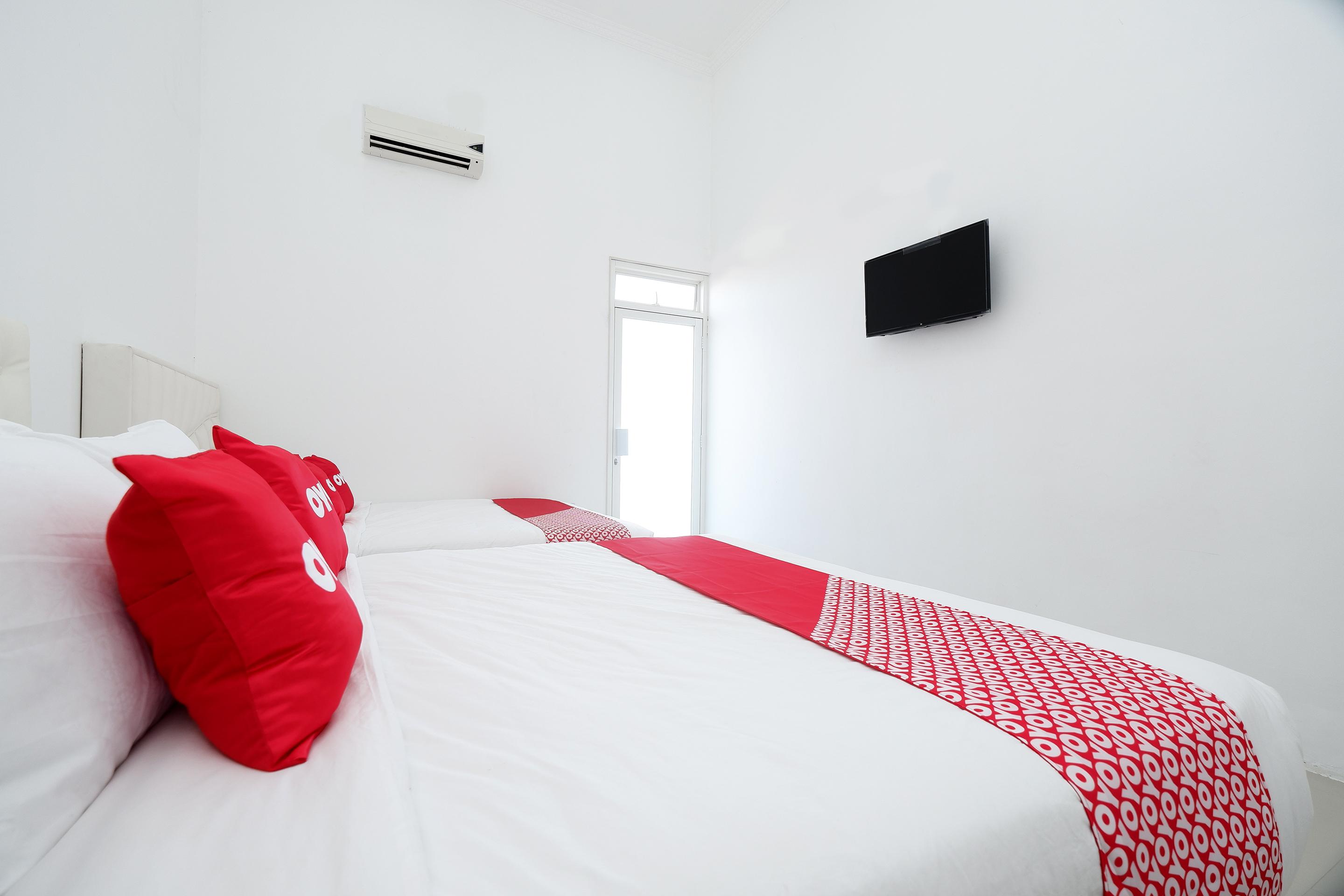 Griya Rw Family Guest House Redpartner Surakarta  Exterior photo