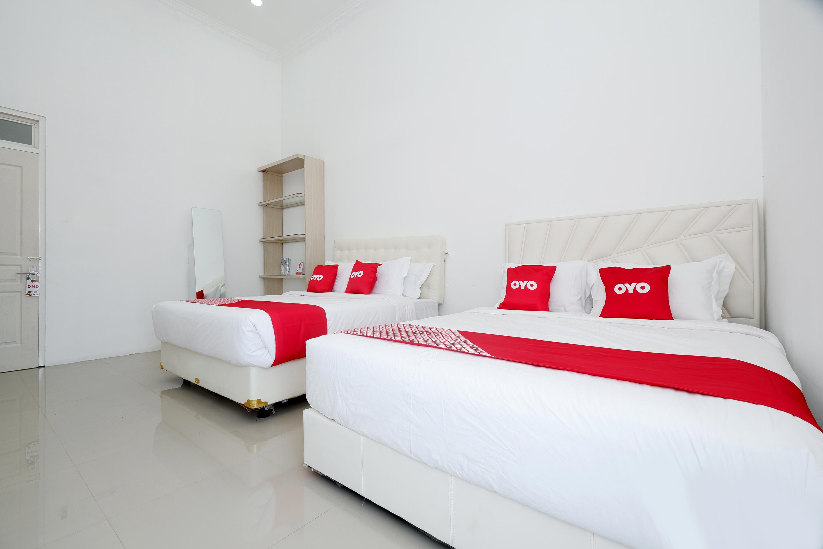 Griya Rw Family Guest House Redpartner Surakarta  Exterior photo