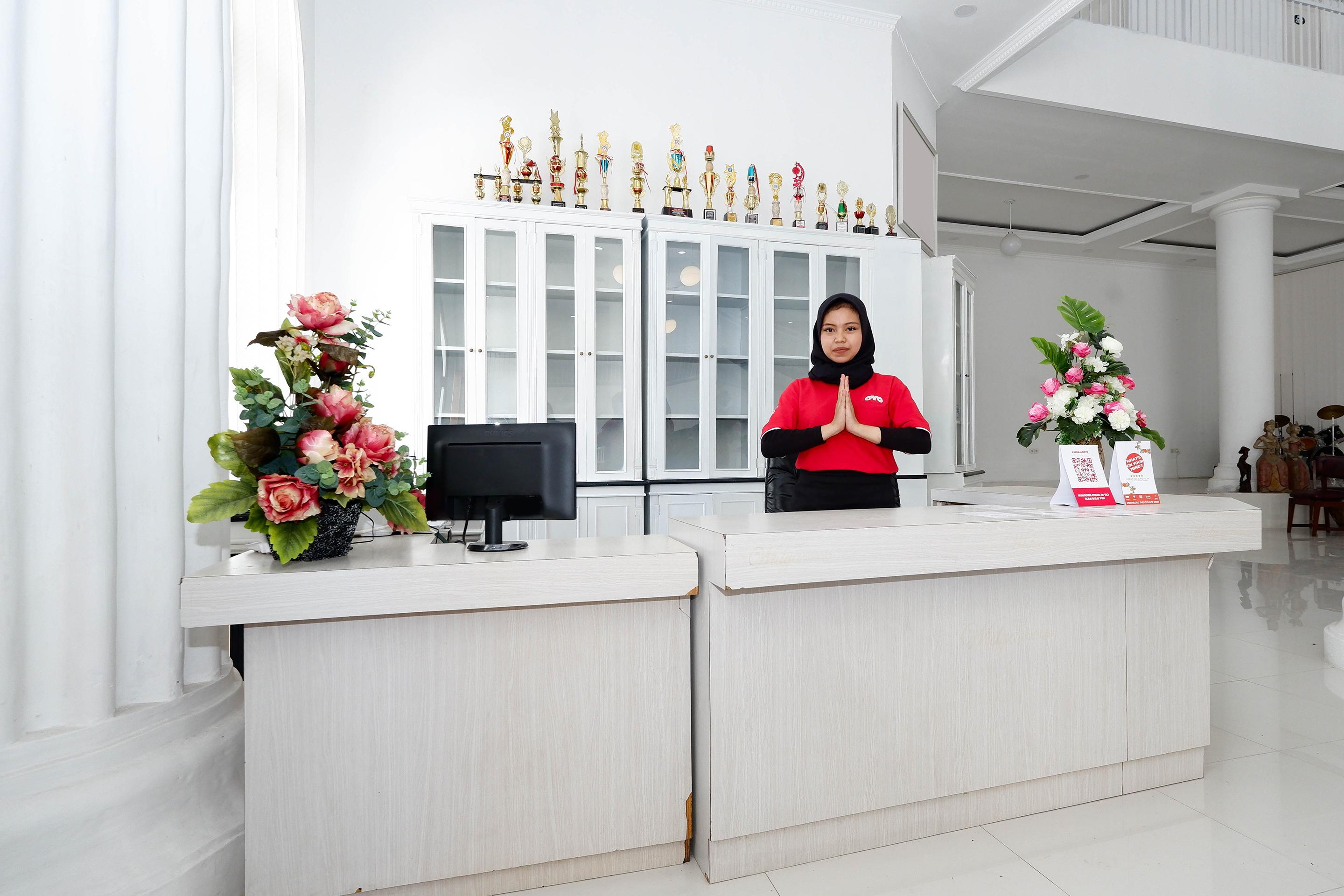 Griya Rw Family Guest House Redpartner Surakarta  Exterior photo