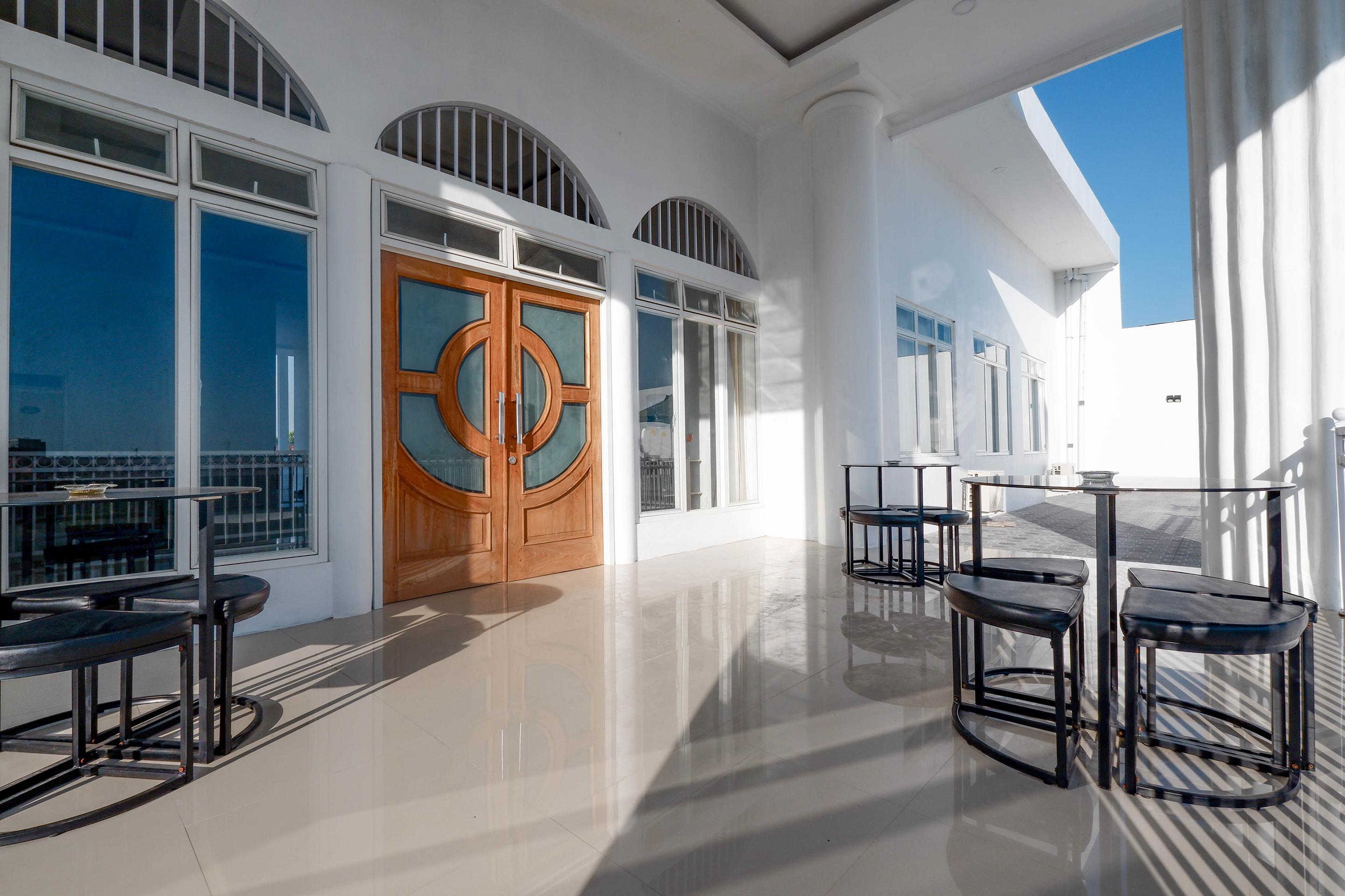 Griya Rw Family Guest House Redpartner Surakarta  Exterior photo