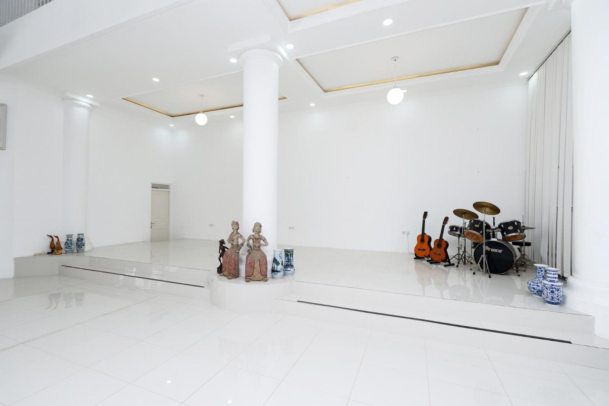 Griya Rw Family Guest House Redpartner Surakarta  Exterior photo