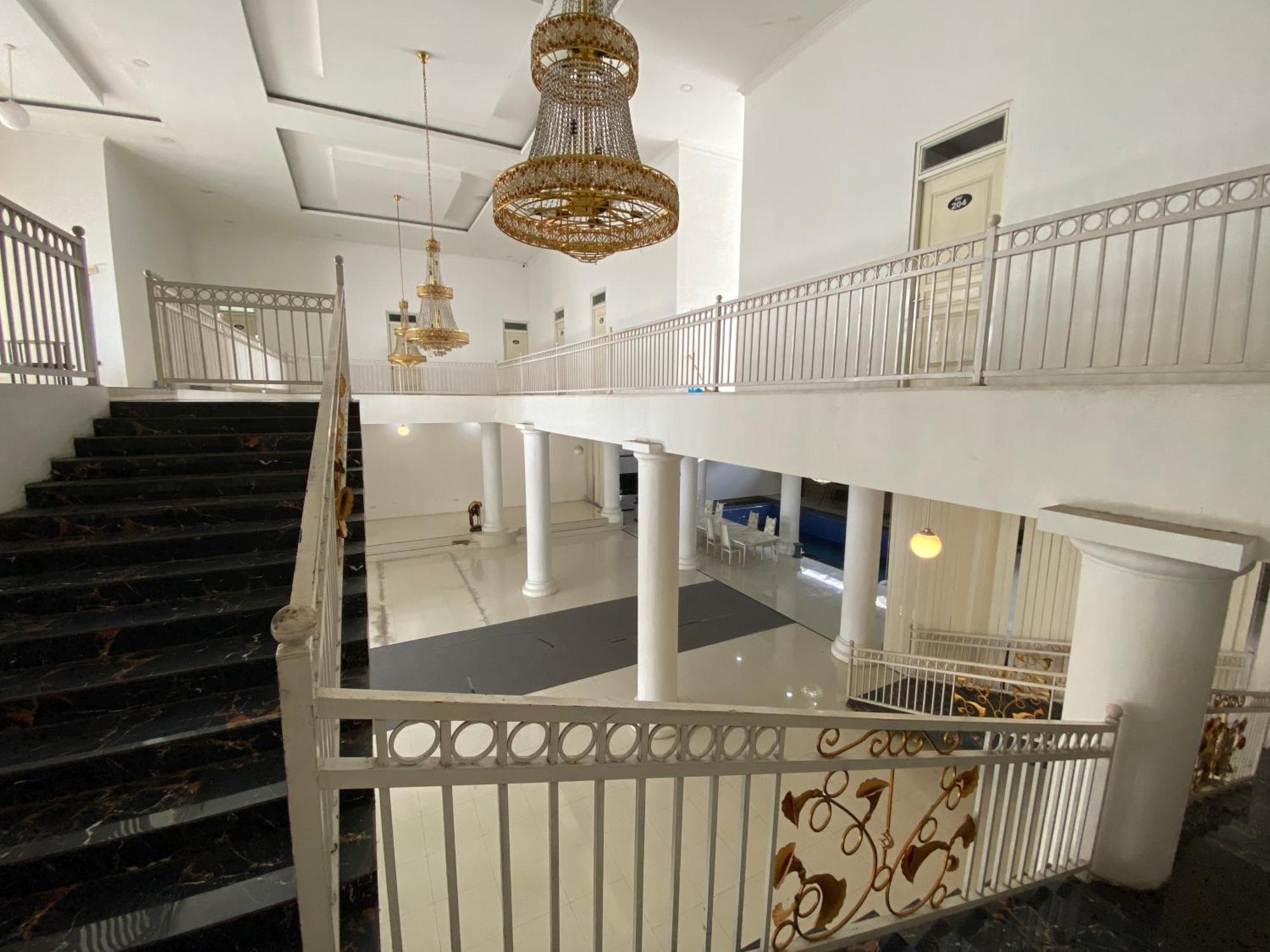 Griya Rw Family Guest House Redpartner Surakarta  Exterior photo