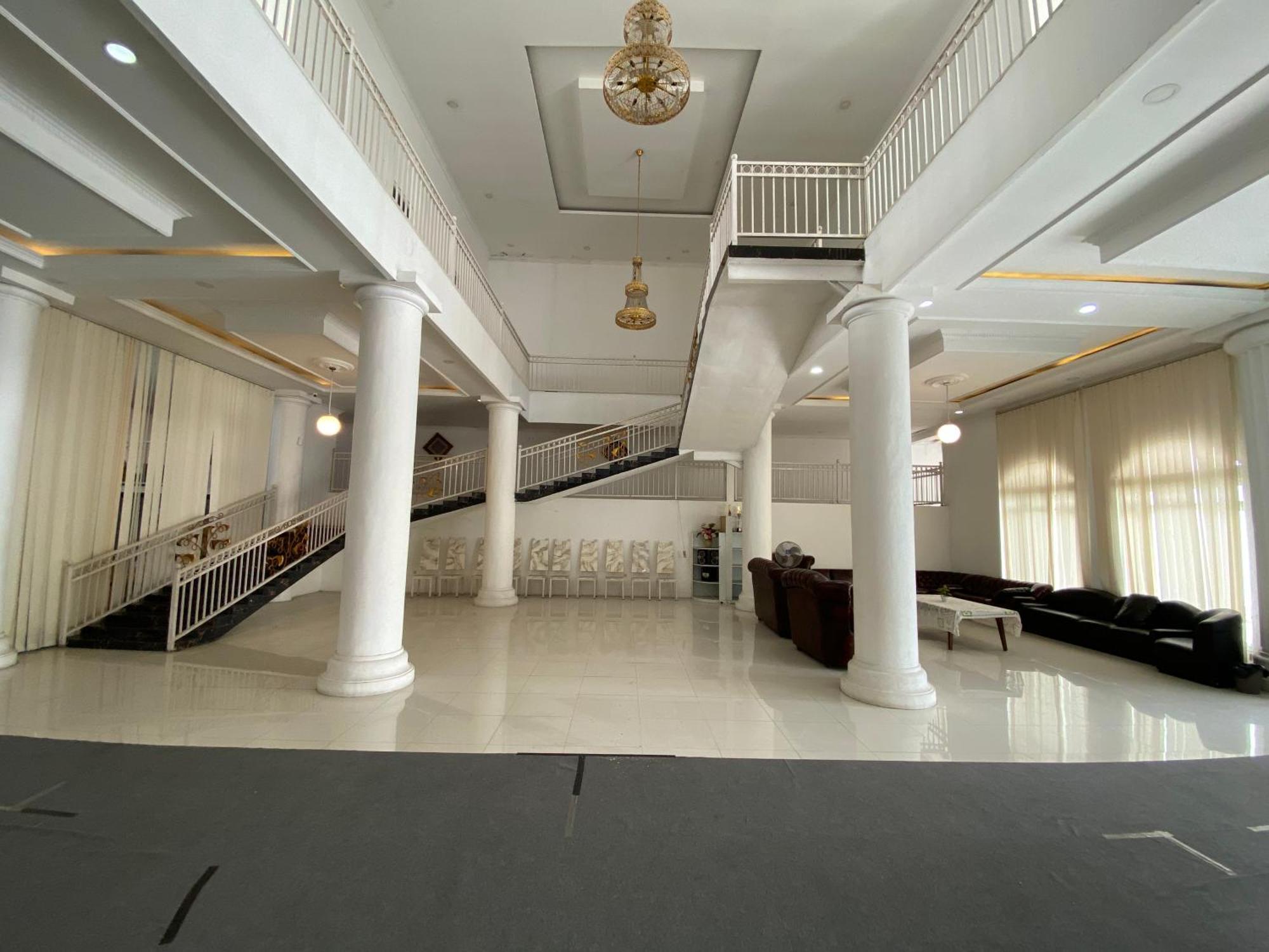 Griya Rw Family Guest House Redpartner Surakarta  Exterior photo