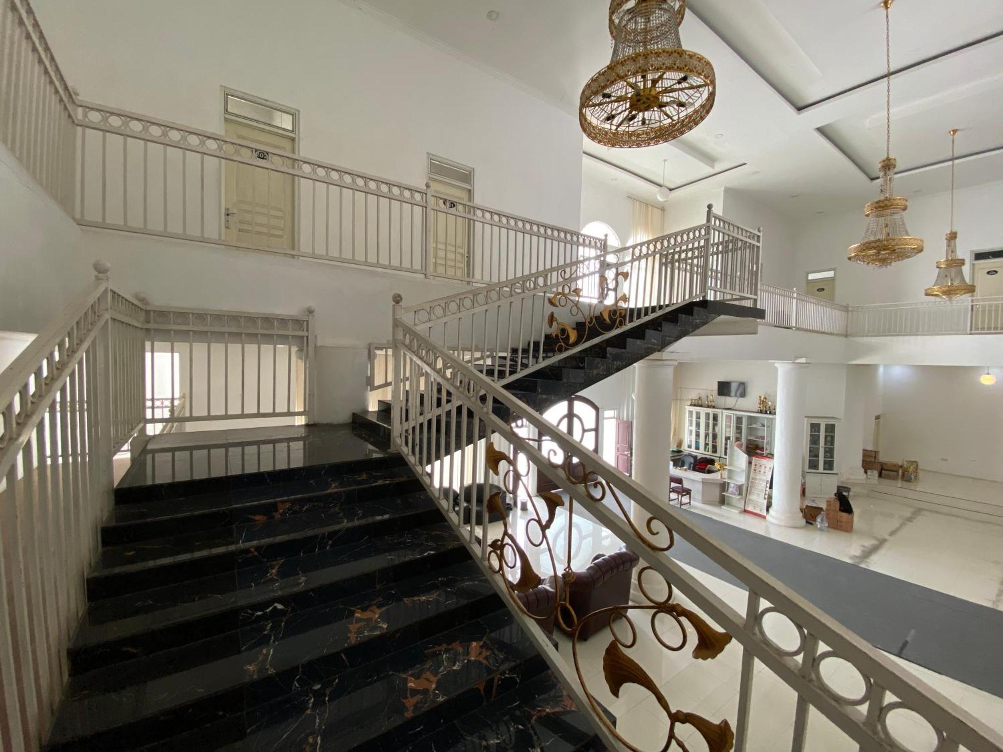 Griya Rw Family Guest House Redpartner Surakarta  Exterior photo