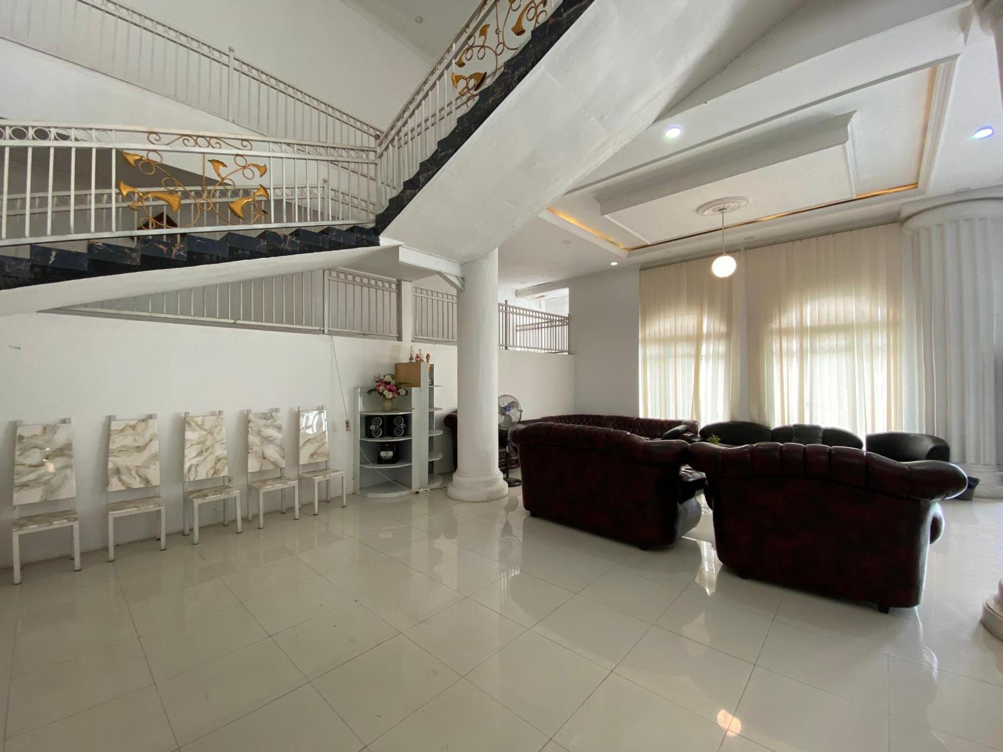 Griya Rw Family Guest House Redpartner Surakarta  Exterior photo