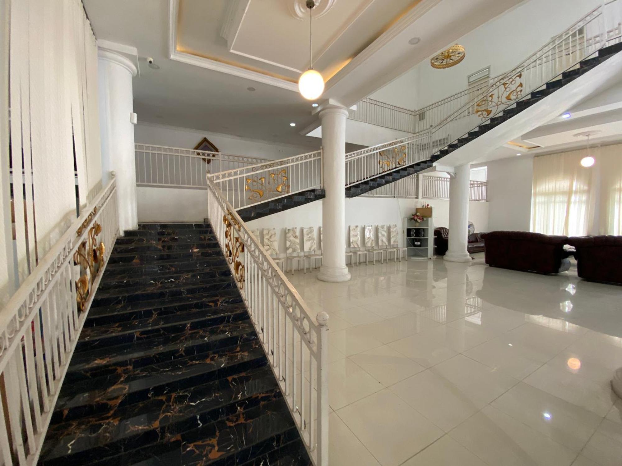 Griya Rw Family Guest House Redpartner Surakarta  Exterior photo
