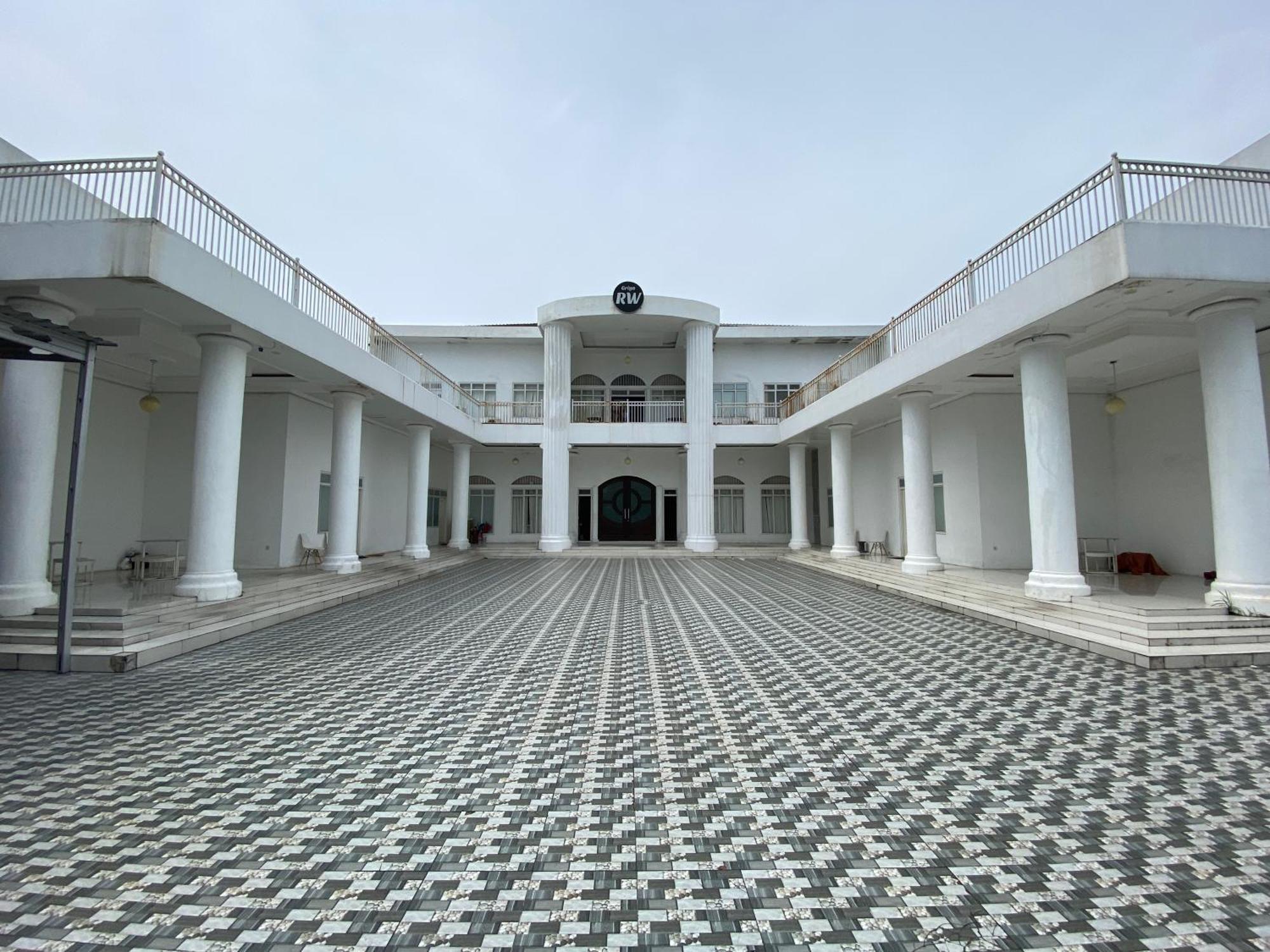 Griya Rw Family Guest House Redpartner Surakarta  Exterior photo