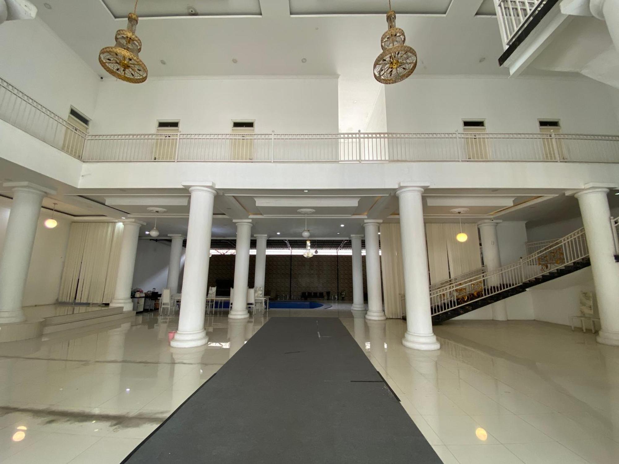 Griya Rw Family Guest House Redpartner Surakarta  Exterior photo