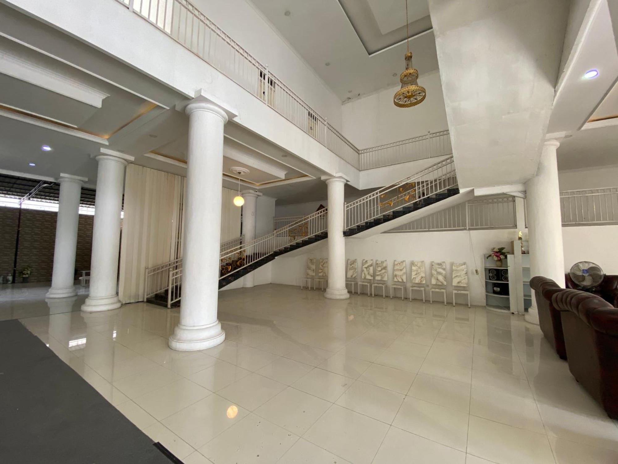 Griya Rw Family Guest House Redpartner Surakarta  Exterior photo