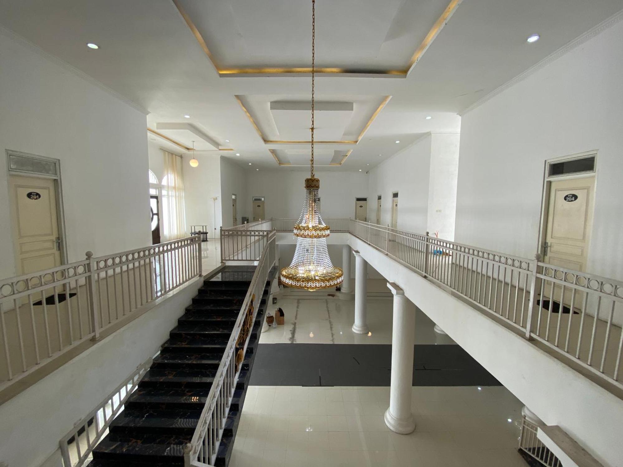 Griya Rw Family Guest House Redpartner Surakarta  Exterior photo