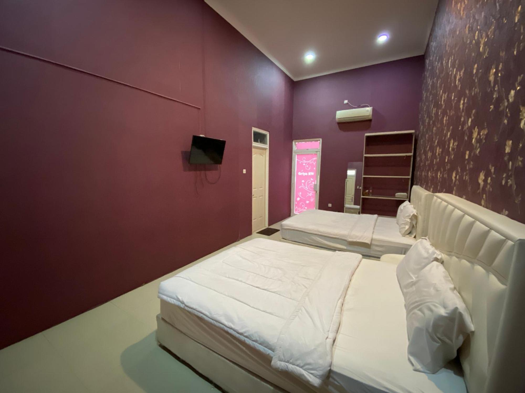 Griya Rw Family Guest House Redpartner Surakarta  Exterior photo