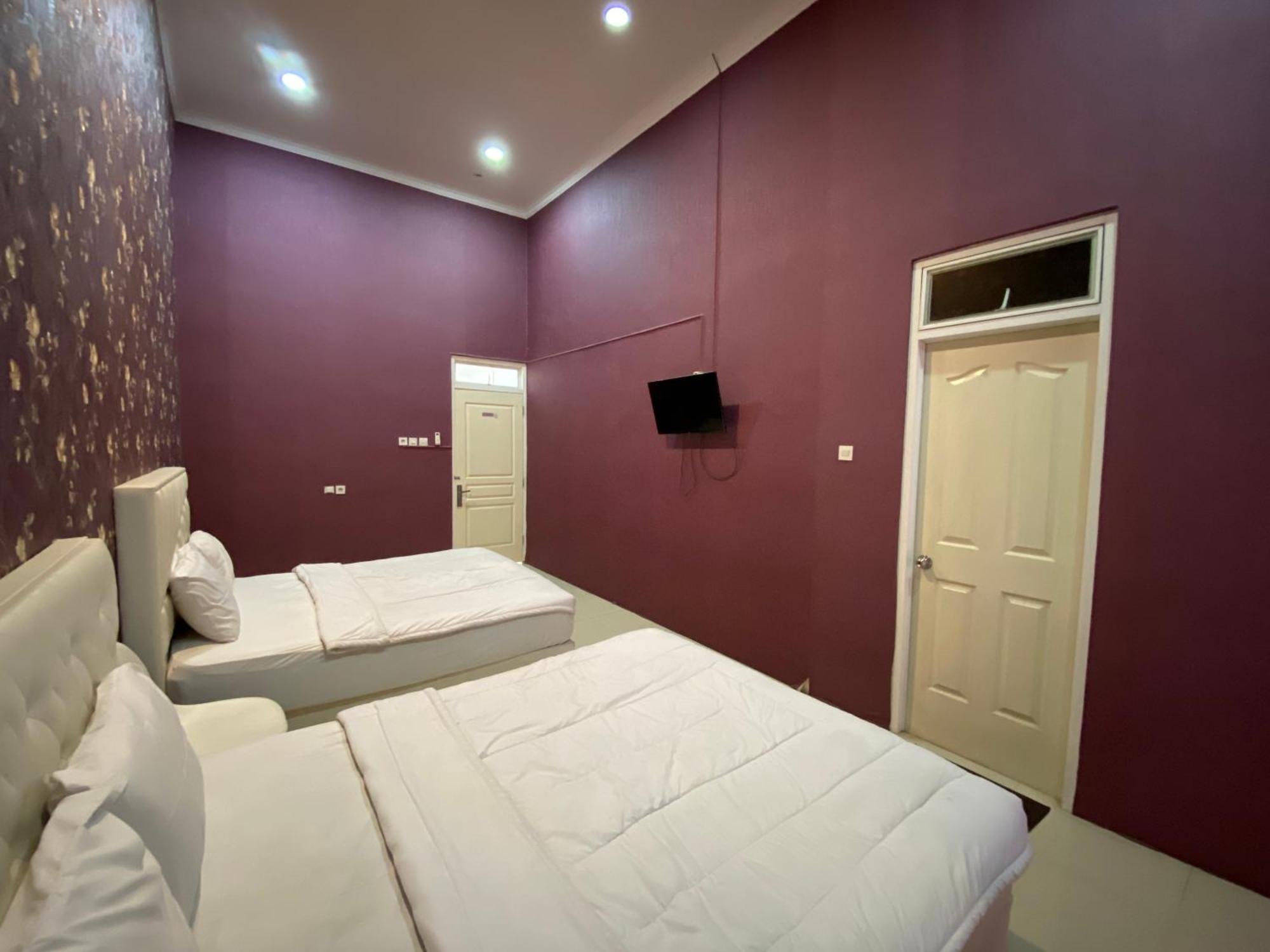 Griya Rw Family Guest House Redpartner Surakarta  Exterior photo