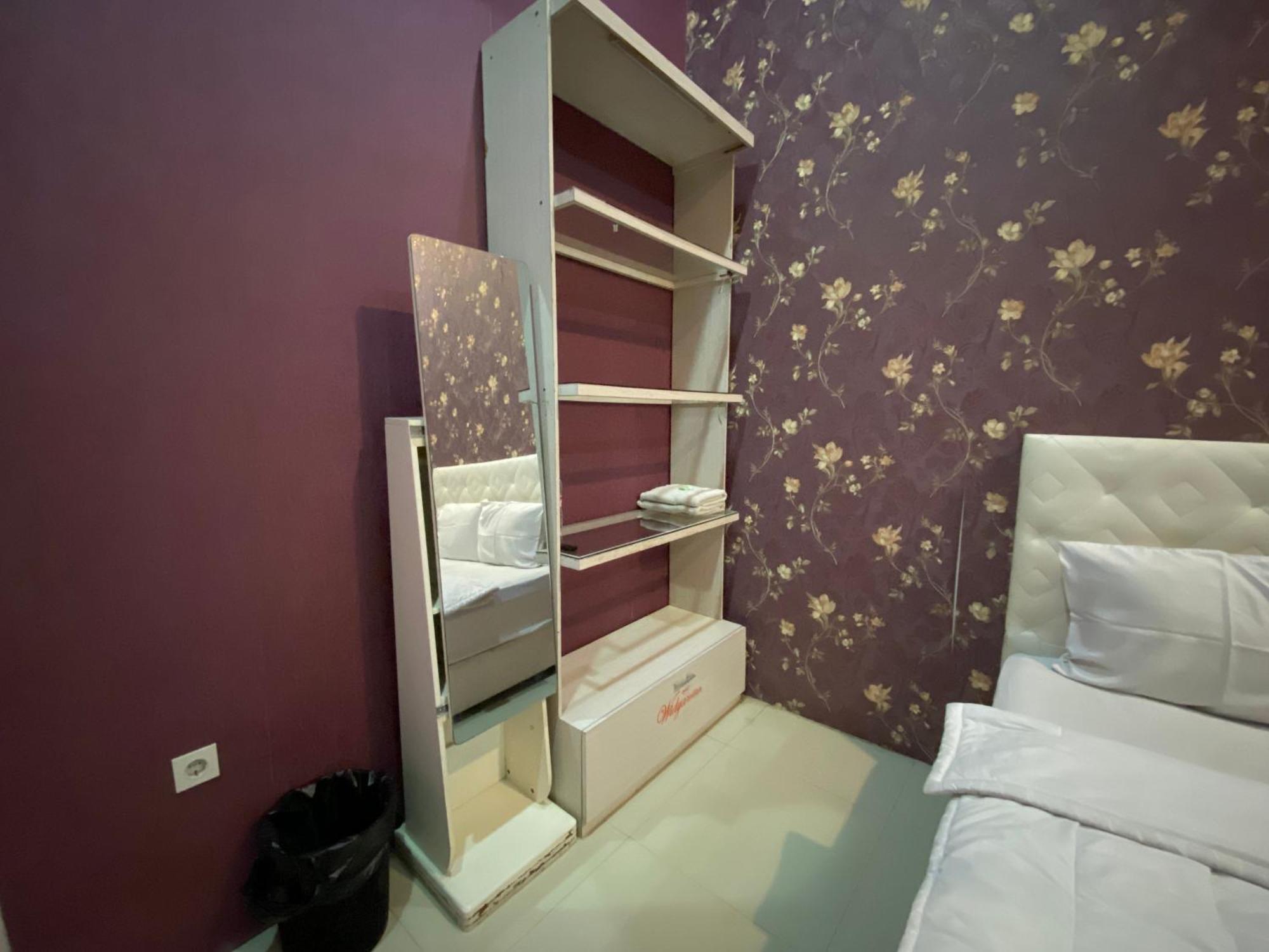 Griya Rw Family Guest House Redpartner Surakarta  Exterior photo