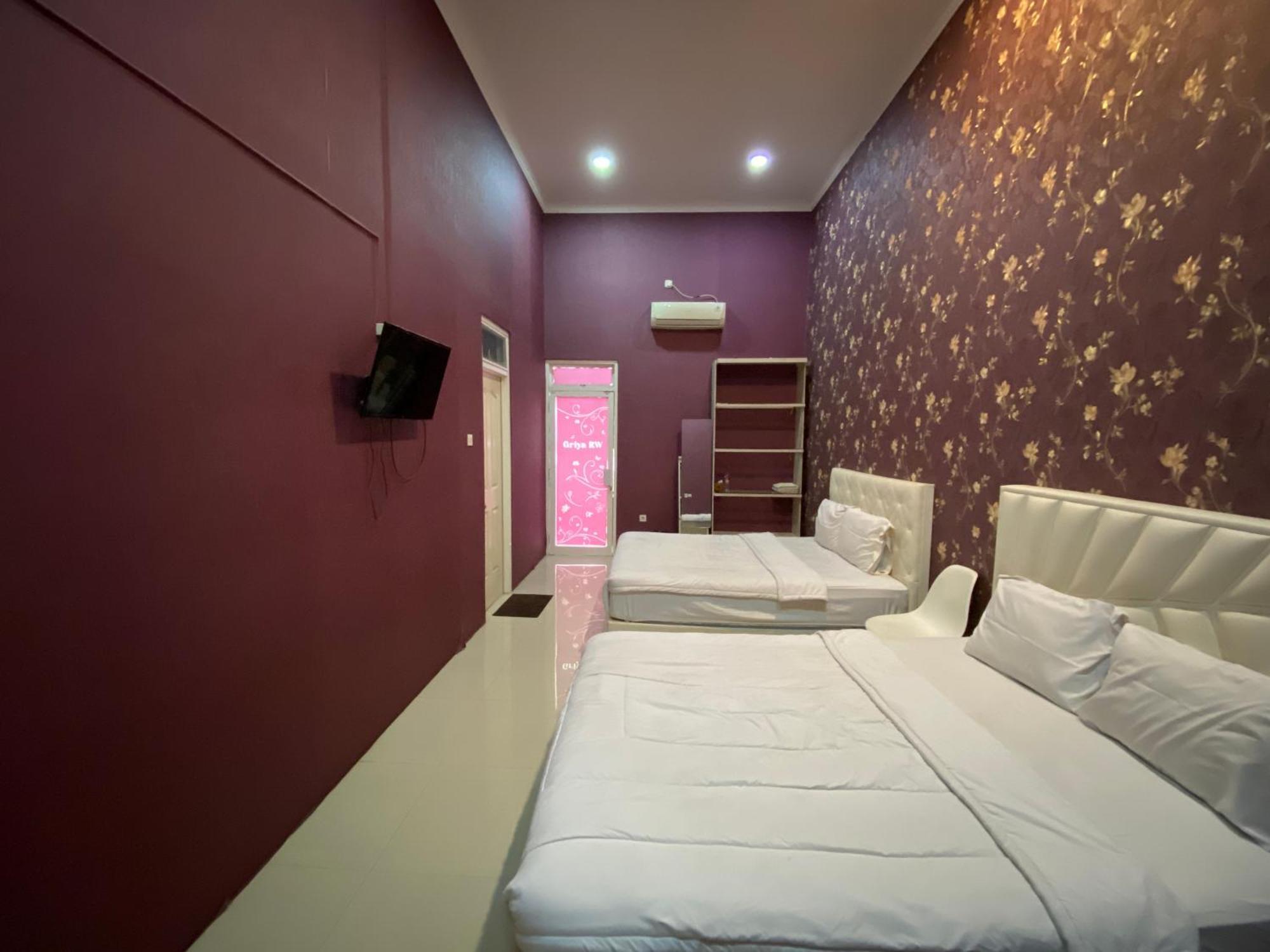 Griya Rw Family Guest House Redpartner Surakarta  Exterior photo